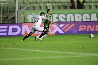 América Mineiro e Ceará empatam em confronto equilibrado pelo campeonato