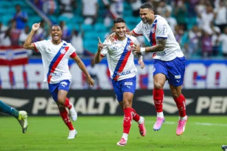 Bahia supera Chapecoense na Fonte Nova e consolida posição no G6 do Brasileirão