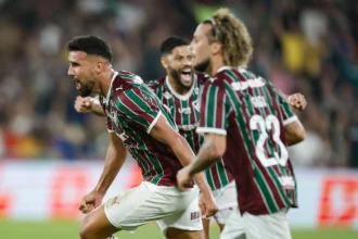 Fluminense arranca empate heroico no Maracanã e Ignácio celebra resiliência da equipe