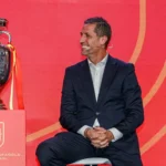 Campeão mundial pela Espanha, Capdevila busca auxílio para viajar à final da Copa