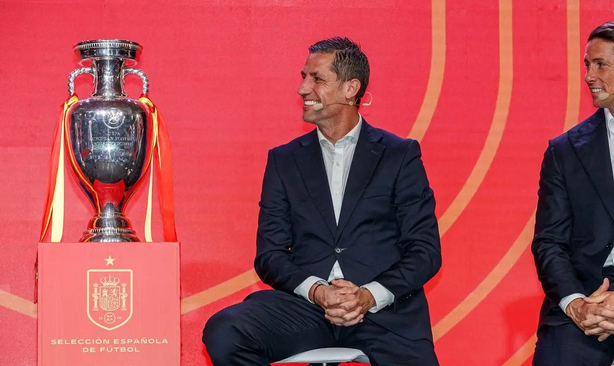 Campeão mundial pela Espanha, Capdevila busca auxílio para viajar à final da Copa