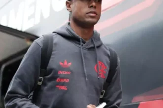 Lorran brilha em campo e Bruno Henrique exalta jovem promessa do Flamengo
