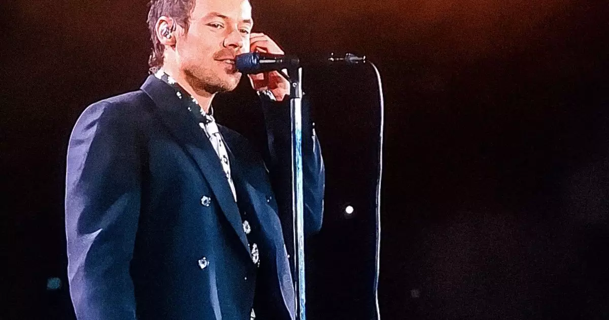 Harry Styles deslumbra em São Paulo com show visual, mas vocal na estreia da turnê divide fãs.