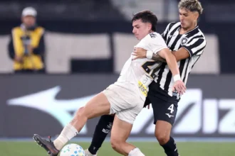 Mateo Ponte alcança marca centenária e celebra trajetória vitoriosa no Botafogo