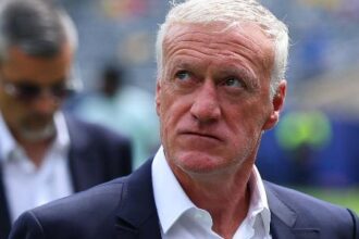 Deschamps rebate críticas de Dugarry e expõe tensão com ex-colega de seleção