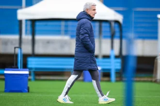 Diretoria do Grêmio mantém Luís Castro no cargo após revés no Brasileirão