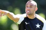 Marçal destaca união do vestiário como pilar para o sucesso do Botafogo