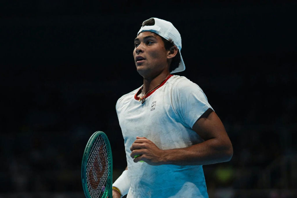 Guto Miguel brilha no UTS e avança invicto às semifinais no Rio de Janeiro