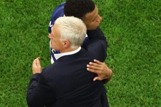 Mbappé se despede de Deschamps e lamenta fim de ciclo na França