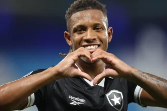 Palmeiras pressiona por desfecho na negociação envolvendo o meia Danilo