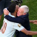 Mbappé homenageia Didier Deschamps em despedida do comando da seleção francesa