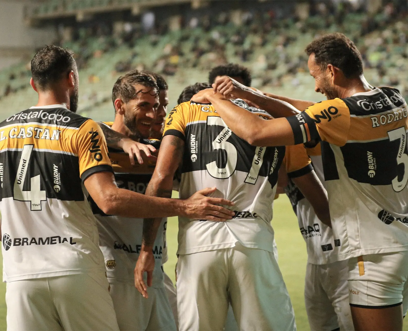 Criciúma amplia vantagem na liderança da Série B após vitória sobre o Vila Nova