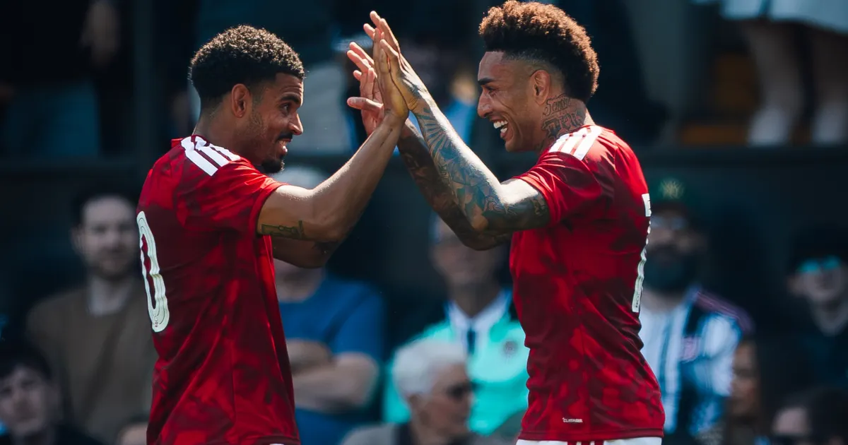 Igor Jesus brilha pelo Nottingham Forest em amistoso após ausência na Copa