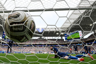 França supera Inglaterra em duelo decisivo por vaga na semifinal da Copa do Mundo