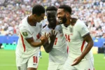 Saka brilha com hat-trick pela Inglaterra e cita incentivo de Bellingham