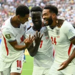 Saka brilha com hat-trick pela Inglaterra e cita incentivo de Bellingham