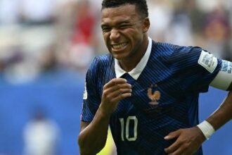França evita vexame histórico após reação tardia contra a Inglaterra na Copa do Mundo