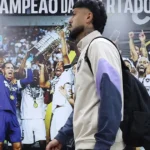 Alexander Barboza, ex-Botafogo, reage à remoção de imagens no Nilton Santos: 'a história não se apaga'