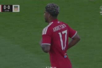Andrey Santos realiza estreia oficial pelo Manchester United em amistoso