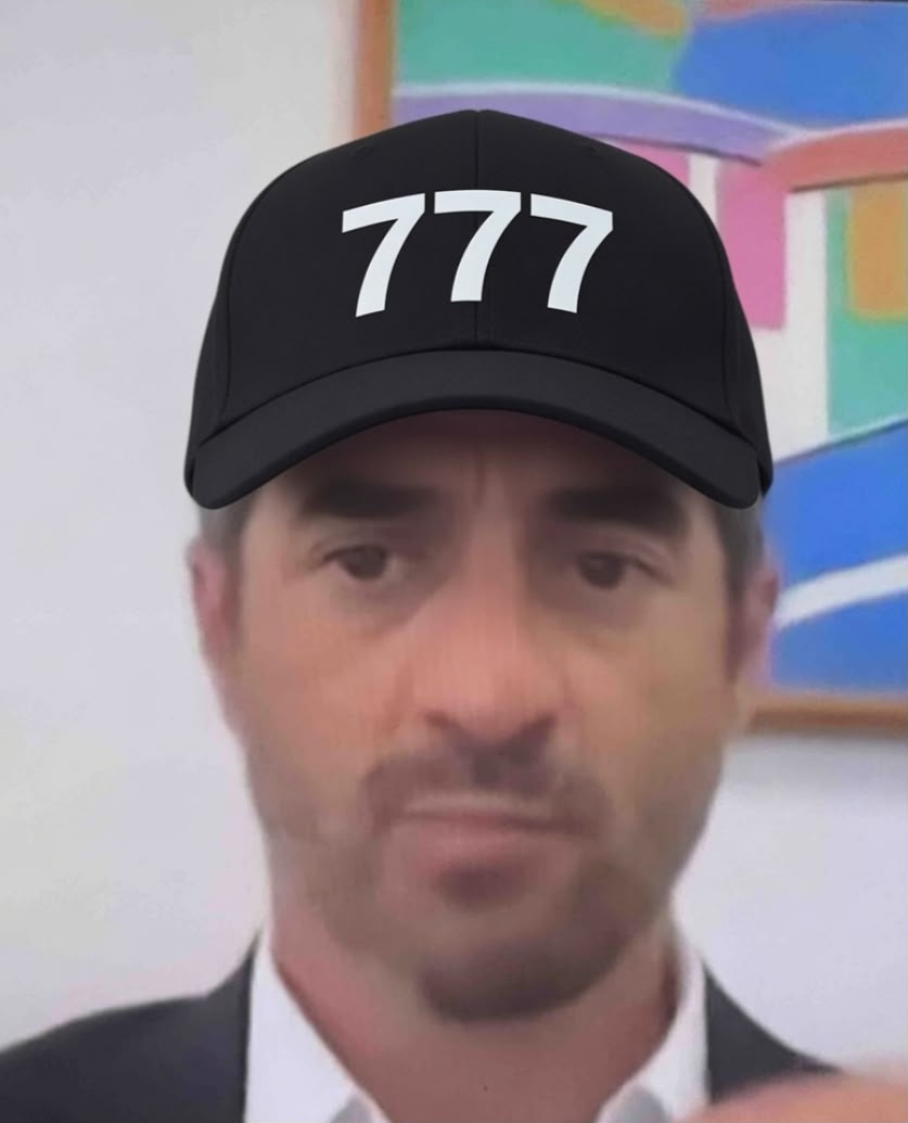 Vascaínos comparam representante de Marcos Lamacchia a figura da 777 em montagem nas redes