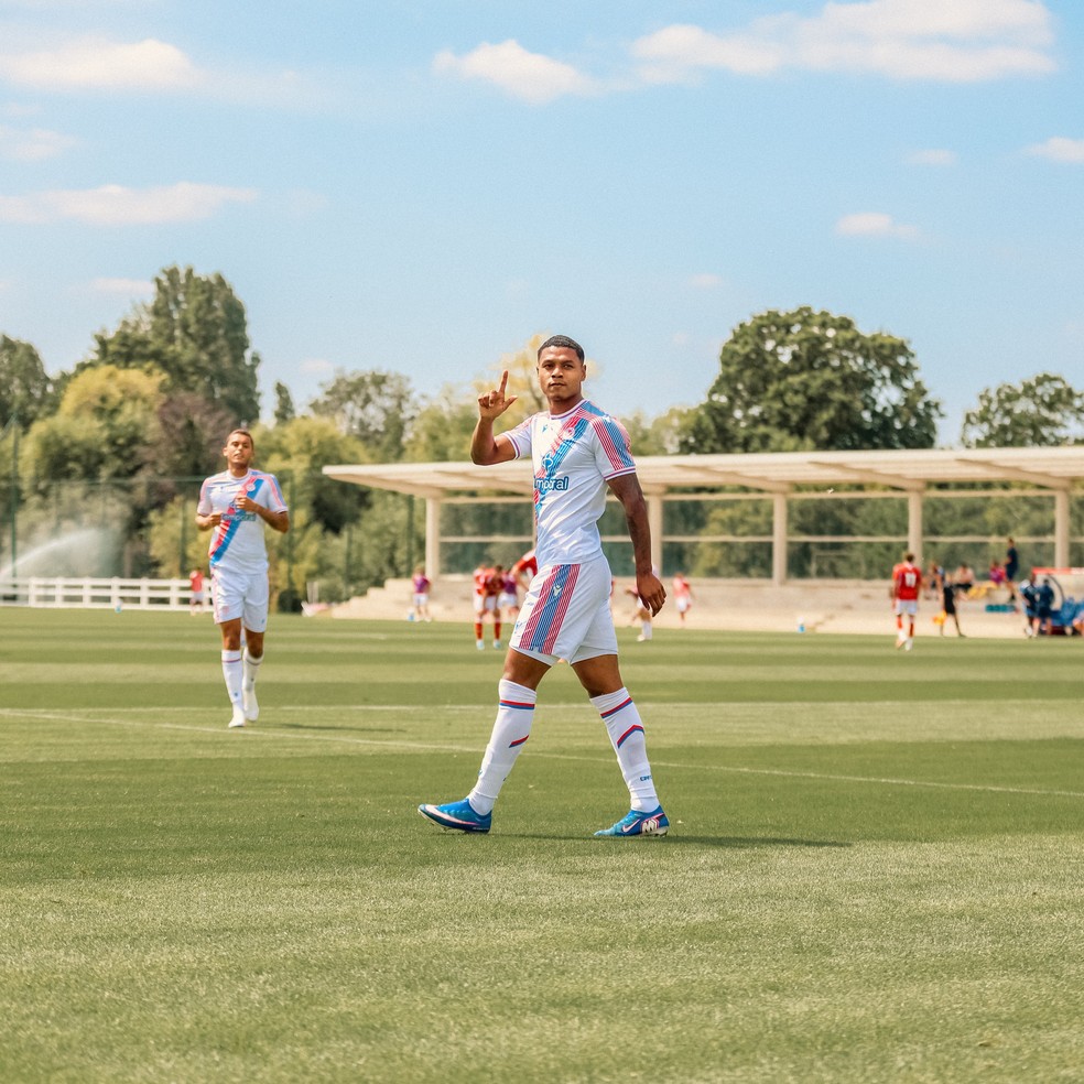 Matheus França brilha em amistoso pelo Crystal Palace após passagem apagada pelo Vasco