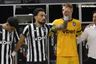 Alex Telles: capitão do Botafogo inspira elenco para nova história com sacrifício e trabalho