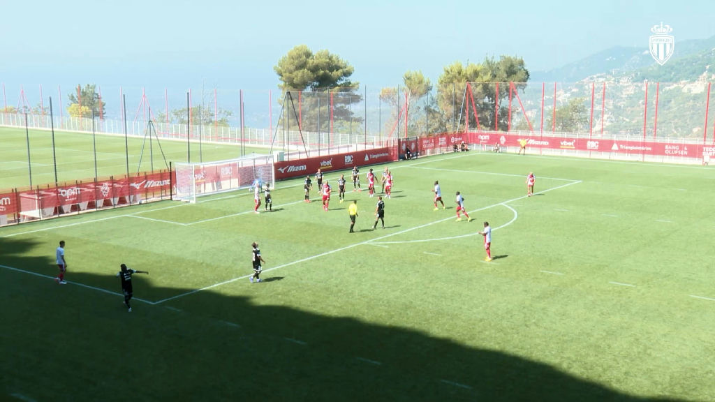 Filipe Luís celebra triunfo inicial no comando do Monaco durante pré-temporada