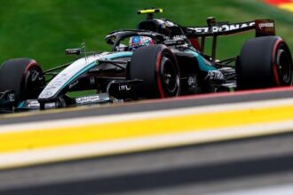 Kimi Antonelli triunfa na Bélgica em prova marcada por abandonos e estratégia