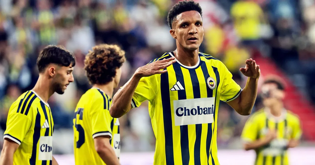 Botafogo e Vasco monitoram situação de Rodrigo Becão no Fenerbahçe