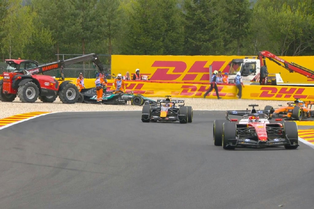 GP da Bélgica: incidente entre Hamilton e Russell culmina em abandono e punição