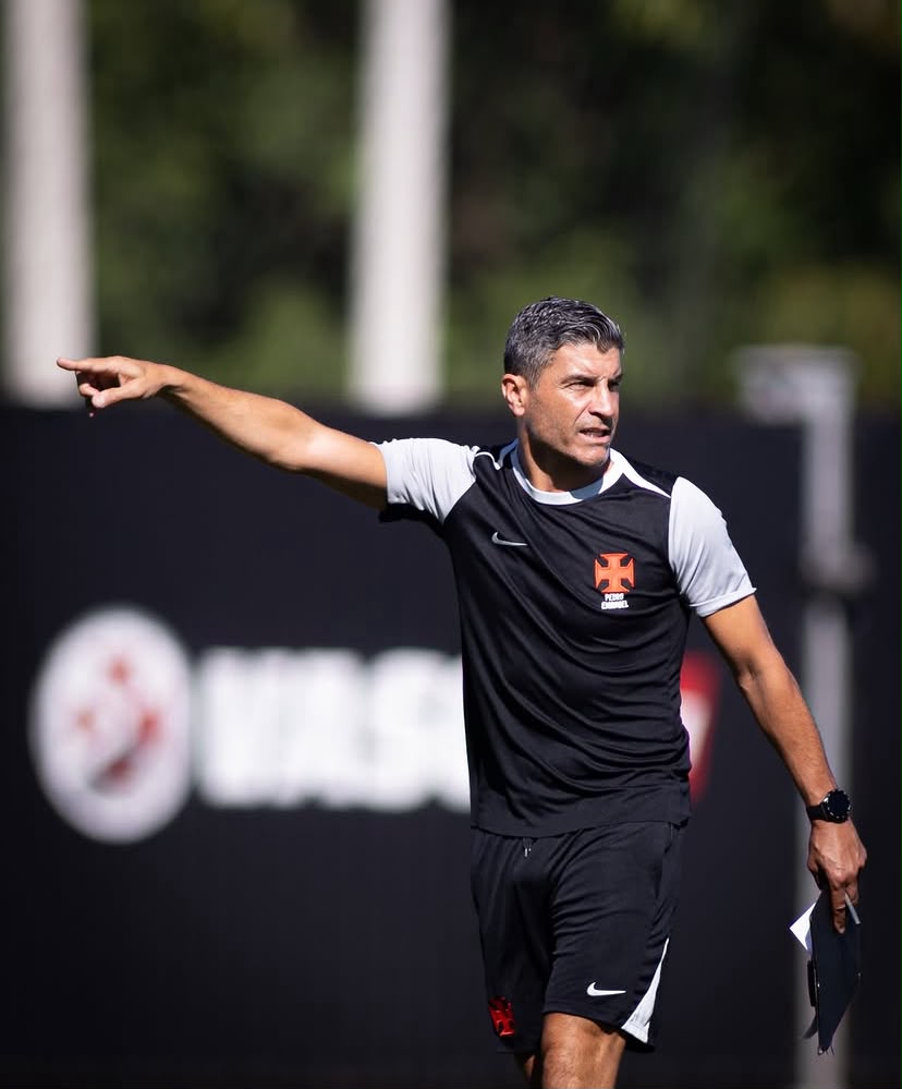 Pedro Emanuel prepara mudanças táticas no Vasco para duelo continental