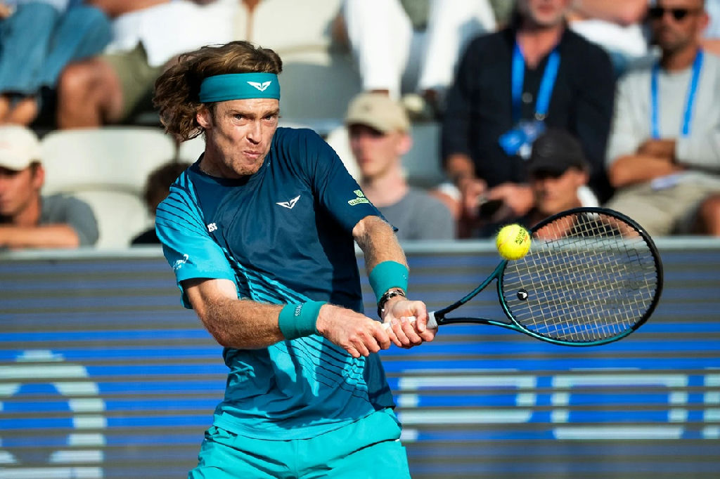 Andrey Rublev domina final em Bastad e alcança marca histórica no saibro