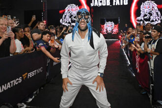 Novak Djokovic surpreende público com performance inspirada na WWE em Nova York