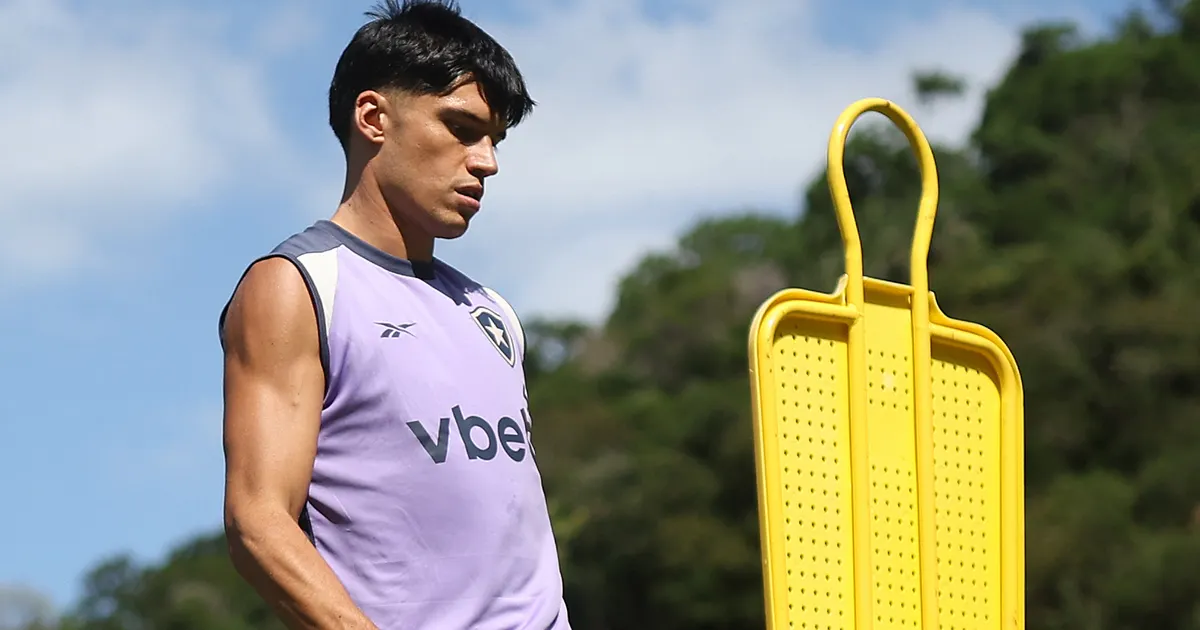 Joaquín Correa mantém rotina de treinos isolado enquanto aguarda definição no Botafogo