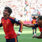 Ferran Torres celebra título mundial da Espanha e rebate críticas recebidas