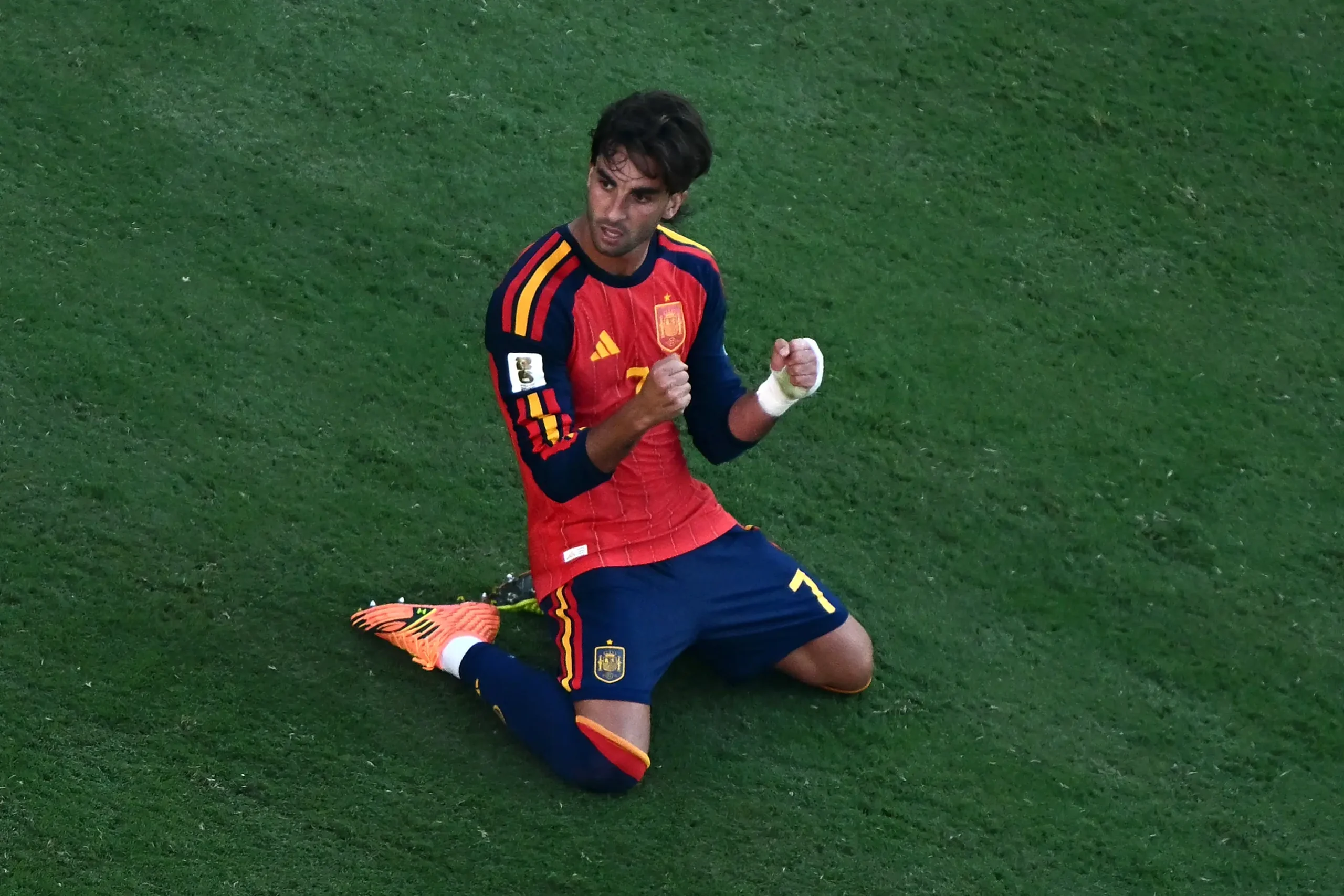 Ferrán Torres decide final e Espanha conquista o bicampeonato mundial