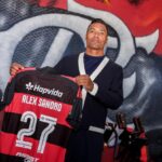Flamengo garante permanência de Alex Sandro até o final de 2027