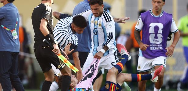 Arnaldo Ribeiro critica comportamento de Paredes após expulsão na final da Copa de 2026