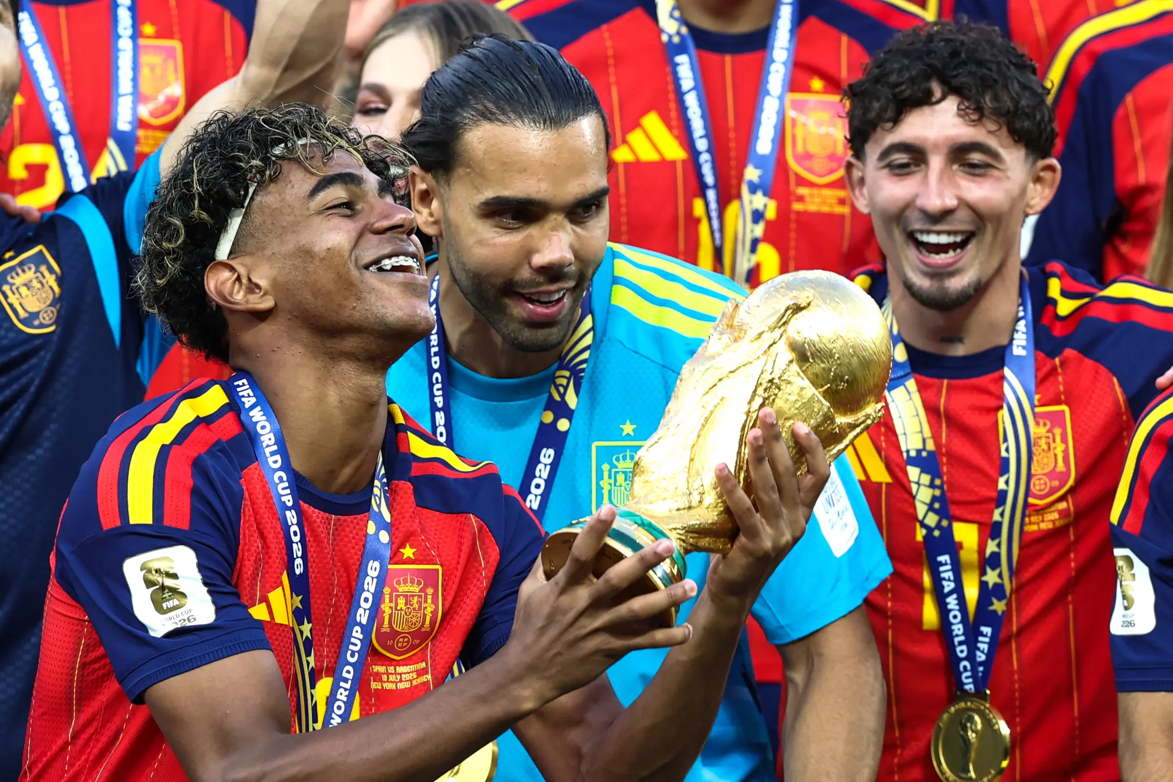 Espanha celebra título da Copa de 2026 em torneio de recordes e controvérsias