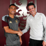 João Gomes reforça o meio-campo do Aston Villa após passagem pelo Wolverhampton