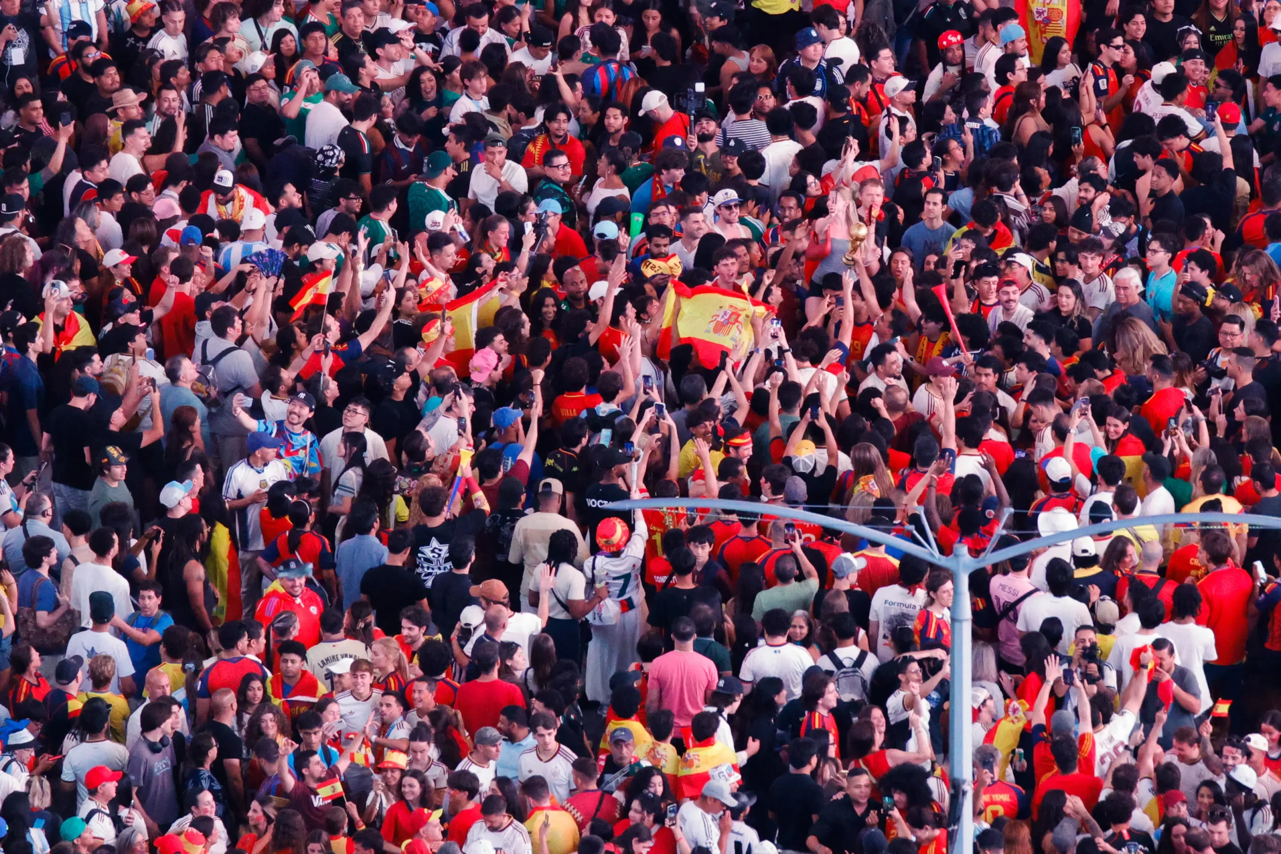 Tragédia marca celebração do título mundial da Espanha em Salamanca