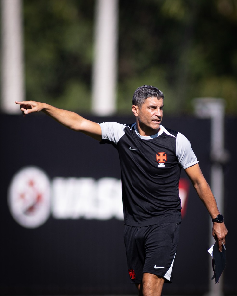 Vasco adota cautela na janela de transferências sob avaliação de Pedro Emanuel