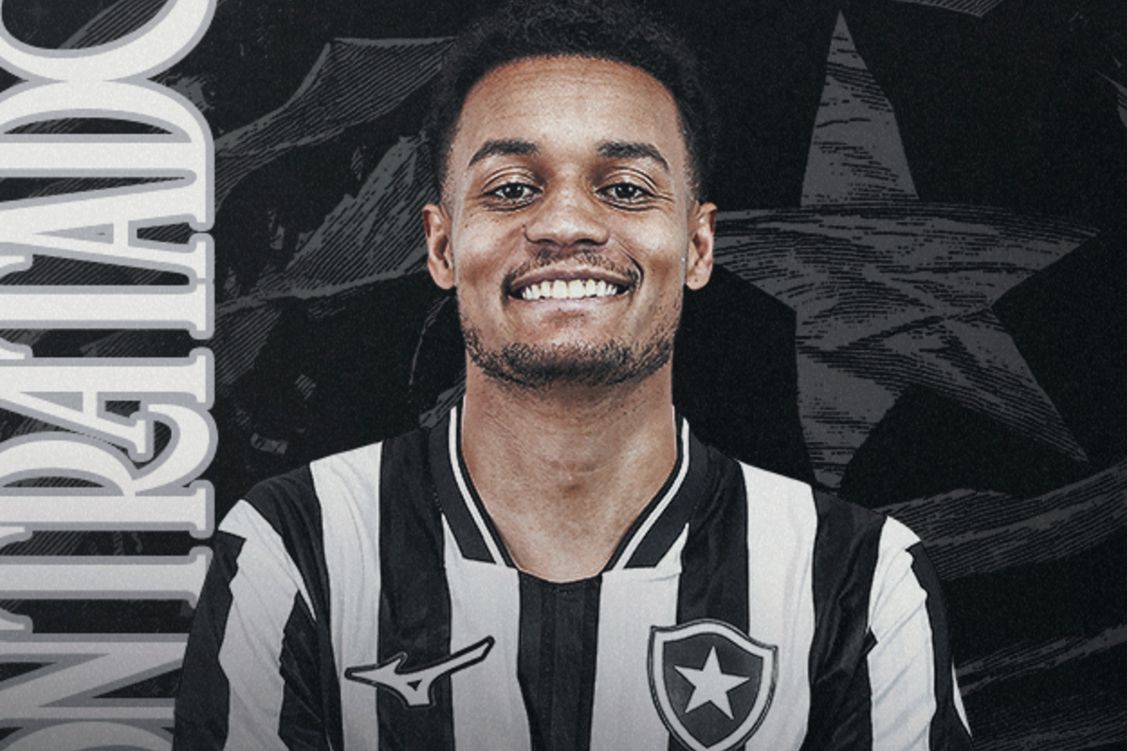 Botafogo oficializa a contratação do lateral-esquerdo Paulinho