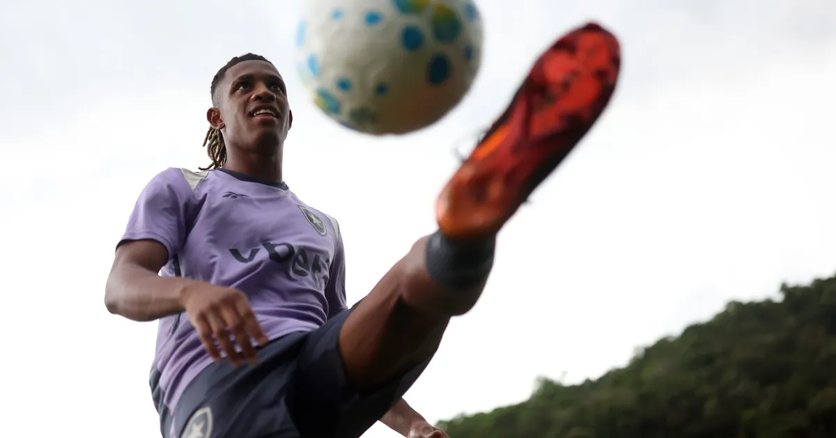 Danilo retoma atividades no Botafogo após participação na Copa do Mundo