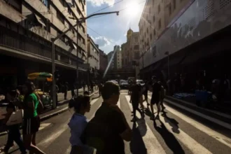 Frente fria se aproxima de São Paulo após semana de calor e tempo seco