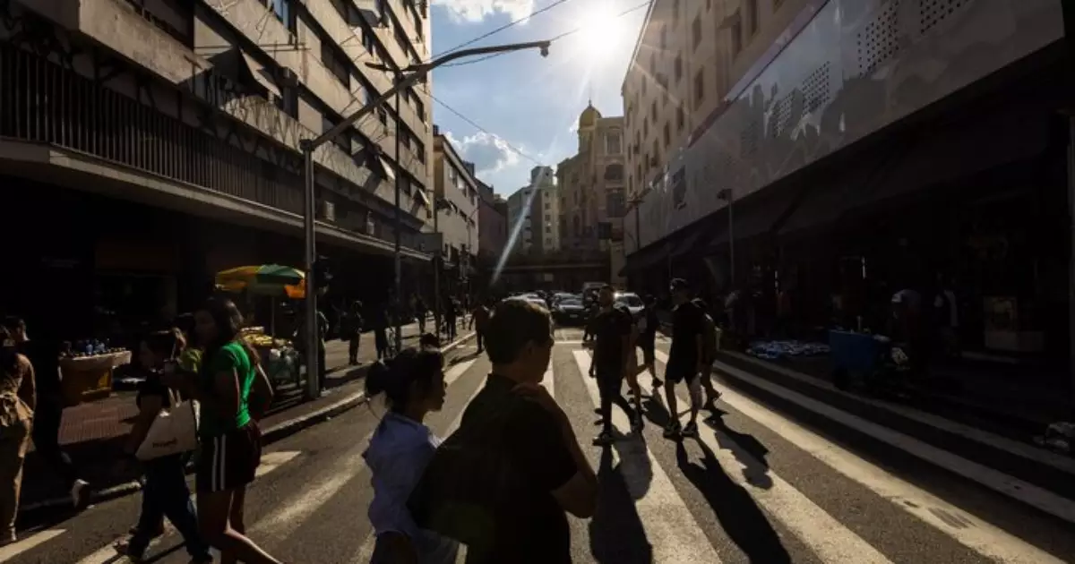 Frente fria se aproxima de São Paulo após semana de calor e tempo seco