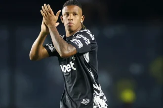 Botafogo mantém exigência de 30 milhões de euros para liberar Danilo ao Palmeiras