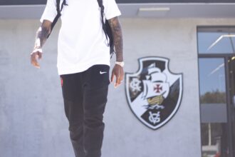 Vasco da Gama inicia embarque para Medellín em preparação de elenco