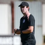 Fernando Diniz ajusta Corinthians para o retorno ao Brasileirão