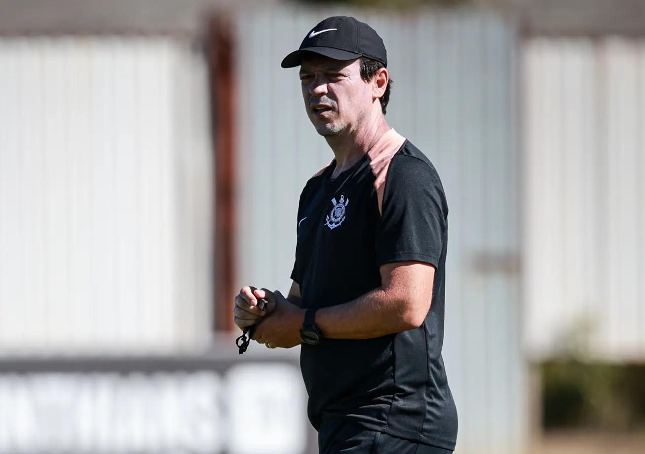 Fernando Diniz ajusta Corinthians para o retorno ao Brasileirão